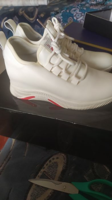 Кроссовки кожаные