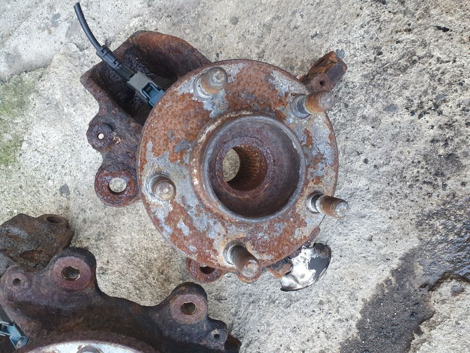 Предни шенкели главина Ford C-Max 1.8i