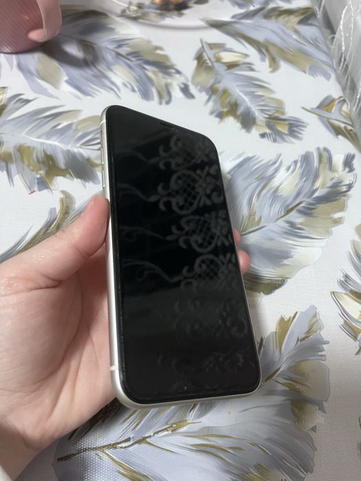 Продам Айфон 11 память 64гб