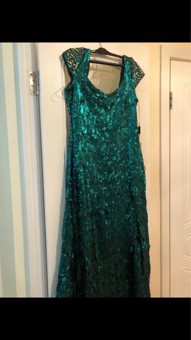 Продам шикарные вечерние платья