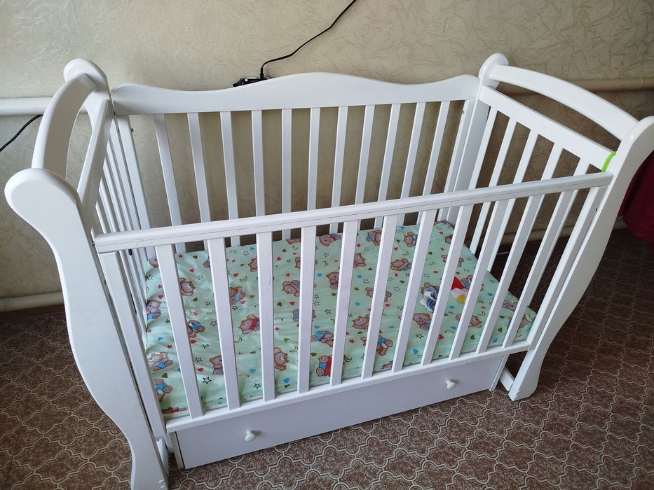 Продам детскую кроватку