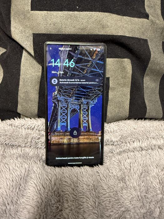 Google Pixel 6a - 8 gb ram