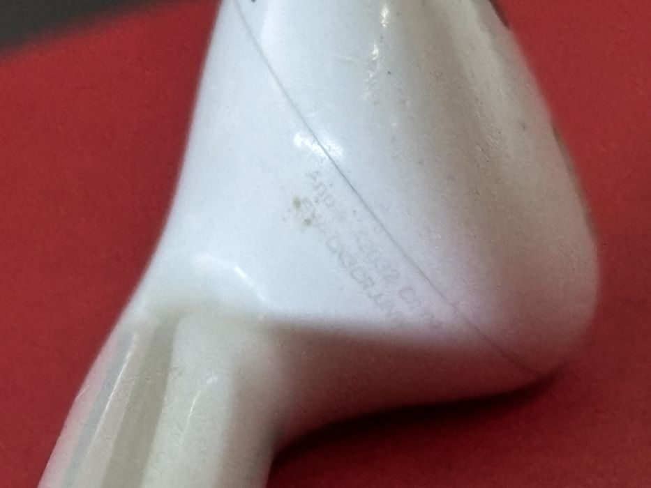 Продавам слушалка AirPods 2