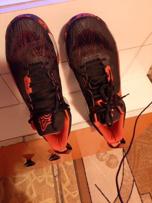 Продавам нови маратонки Nike  номер 45 закупени в Англиа