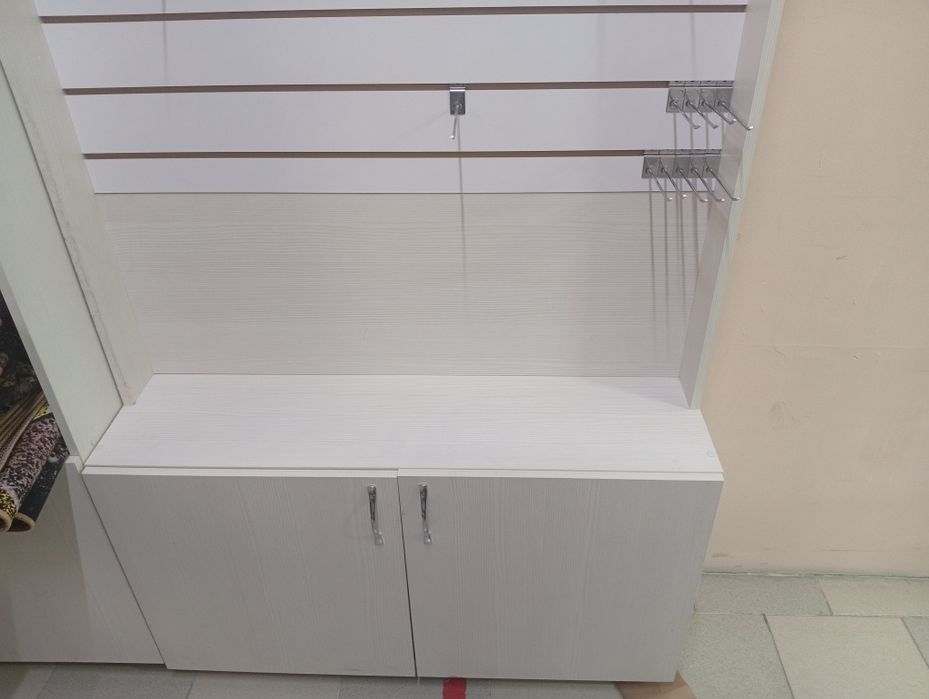 Продается стеллаж со шкафчиком