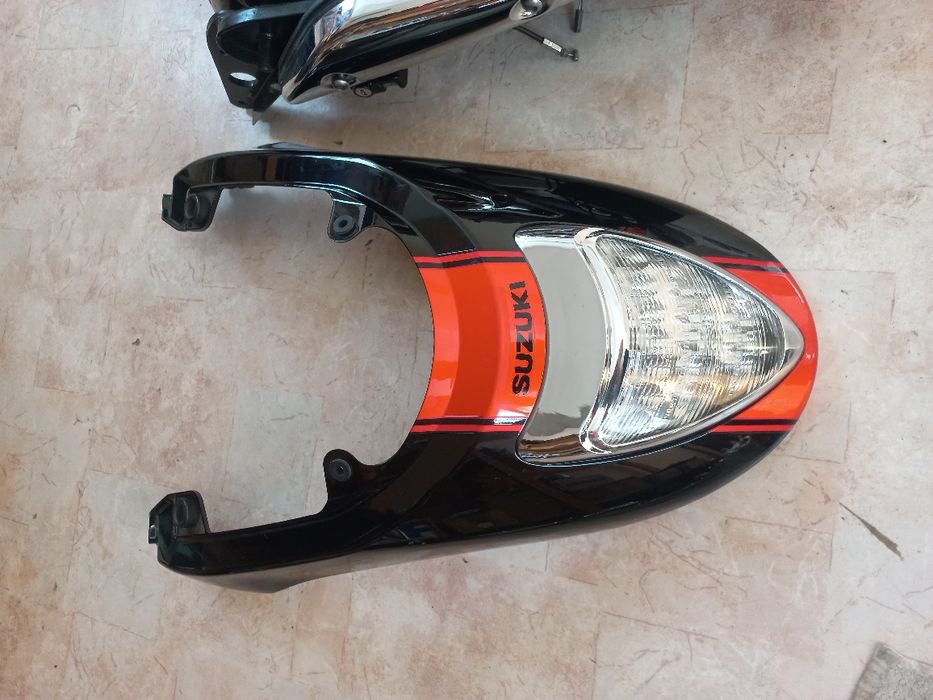 Suzuki M1800 Intruder M109R Boulevard Заден калник стоп мигачи