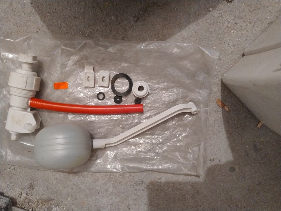 Порцеланова мивка, пластмасово тоалетно казанче, части за казанче