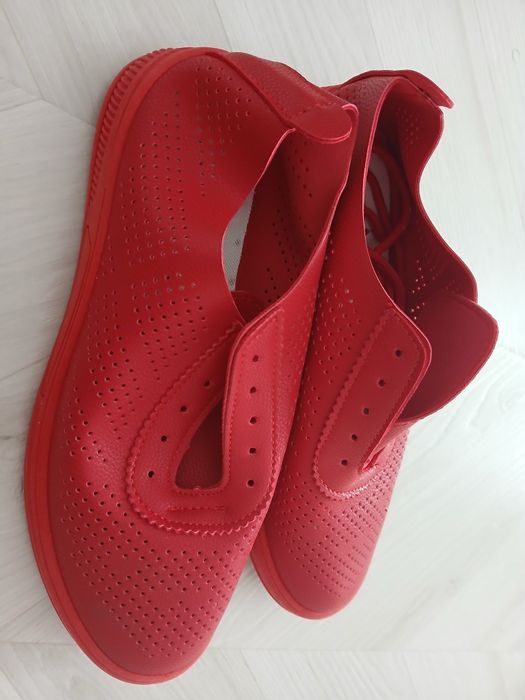 Продам кроссовки в отличном состоянии (новые)