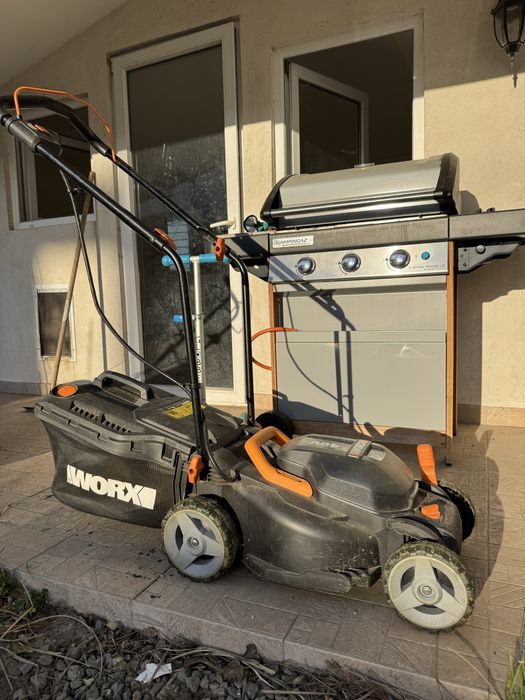 masina de tuns gazonul electrica pe baterii worx