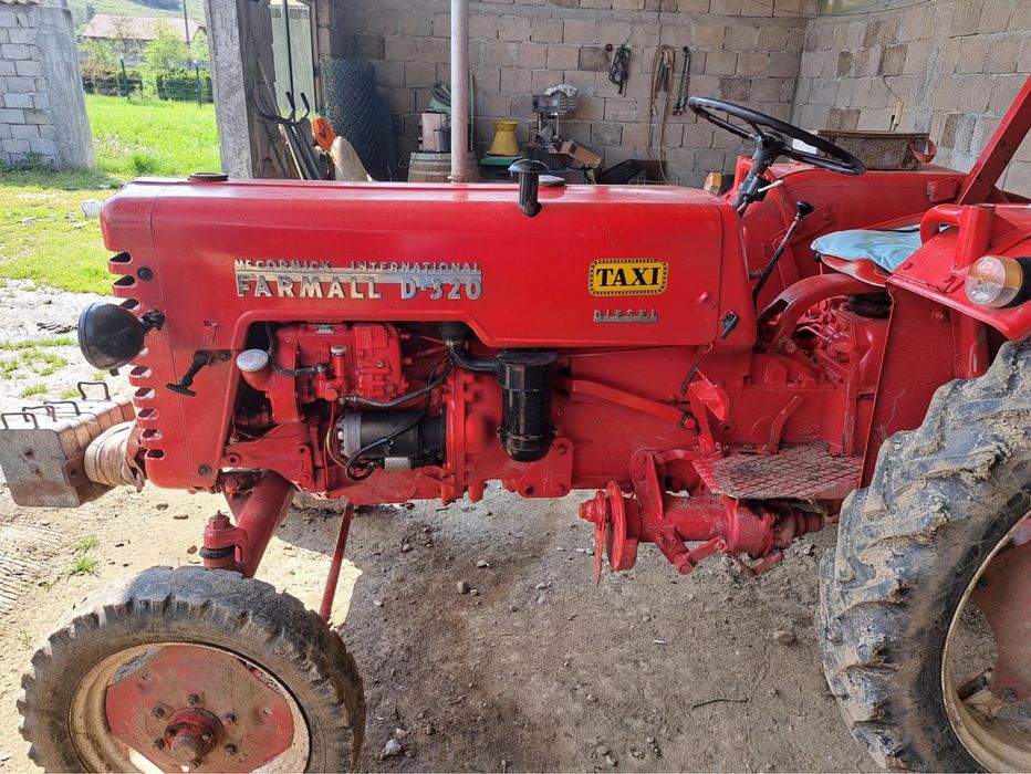 Tractor McCormick International Farmall D-320 Diesel - Stare Bună