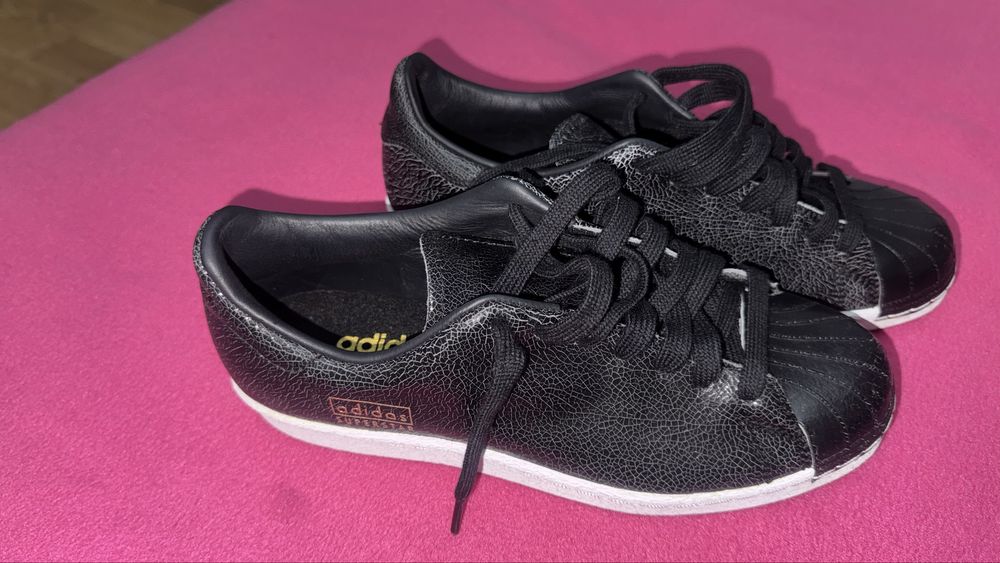 Прожам новые кроссовки Adidas
