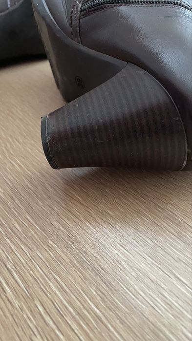 Cizme piele naturala, maro, marime 39, potrivite si la 38 imblanite