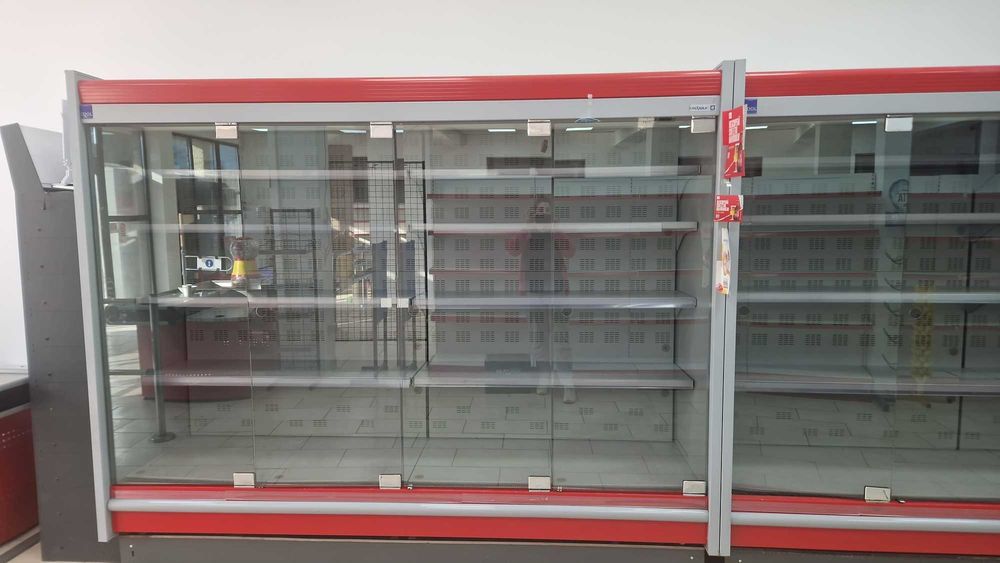 Vitrină Frigorifică Verticală 4 Uși – Agregat Exterior – Stare Impecabilă