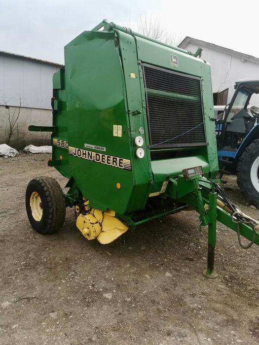 Vand presa de baloti rotunzi balotiera John Deere 580 recent adusa