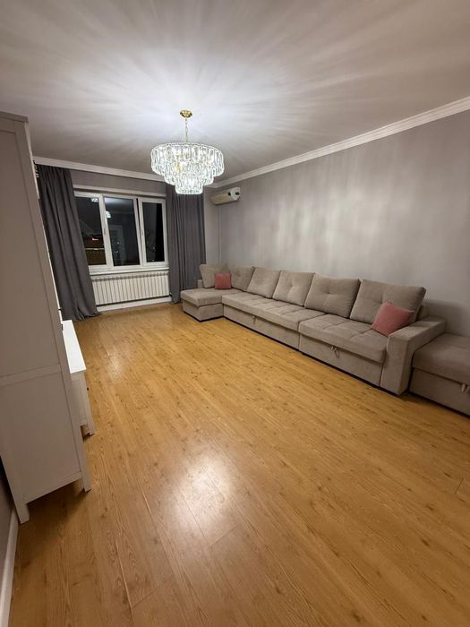 Продам угловой диван с пуфиком