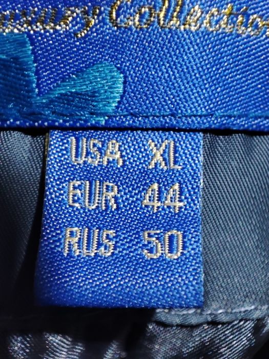 Продам женскую куртку с капюшоном