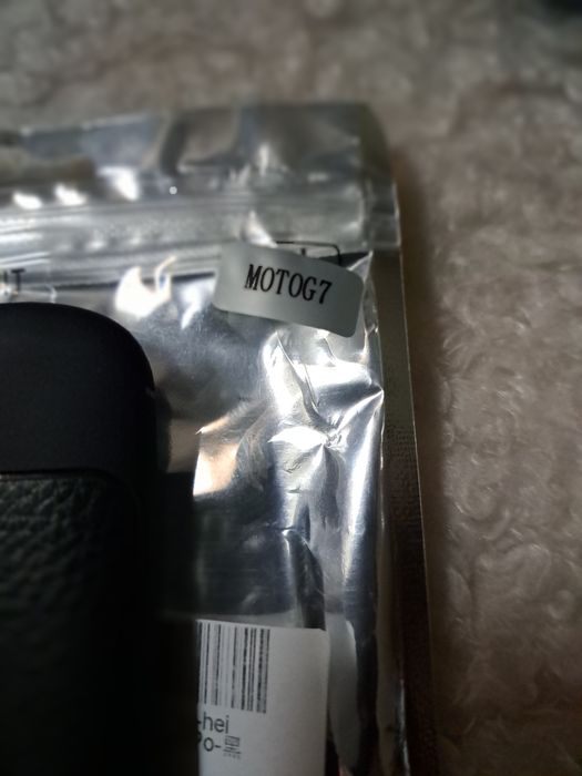 Huse Motorola G7 si Samsung A8