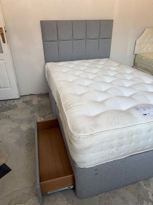 Vând paturi în stare perfectă