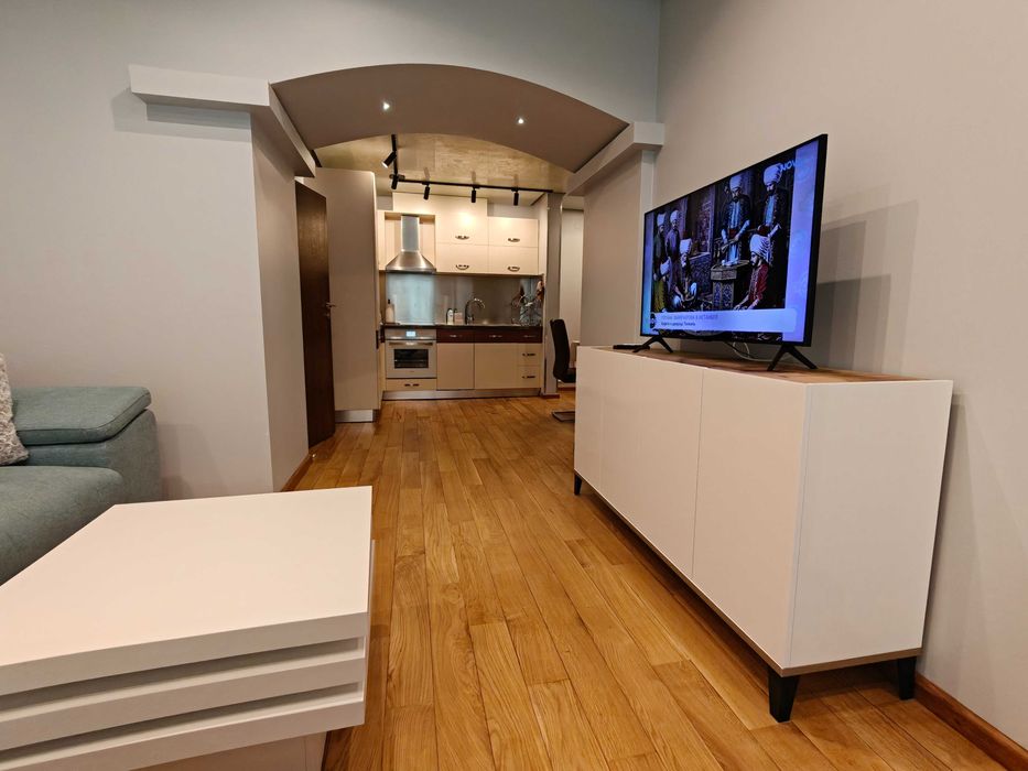 “Хан Крум“ просторен апартамент със сауна и джакузи в центъра на Варна