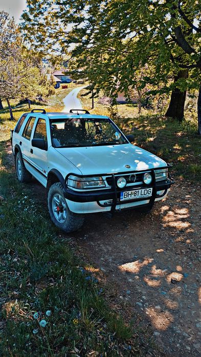 Vând Opel frontera 2.5
