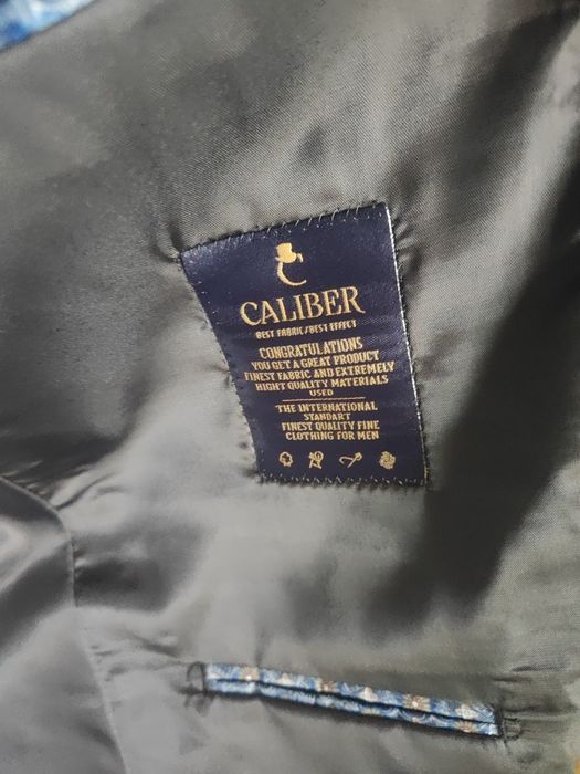 Мужской костюм продается