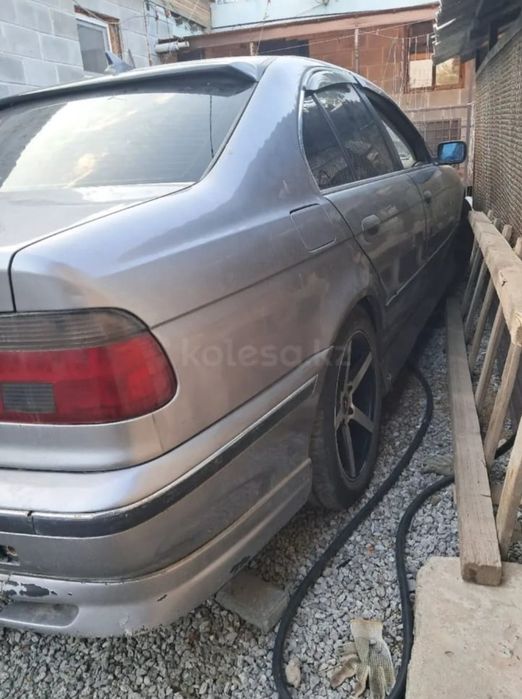 Продам  БМВ дельфин 520