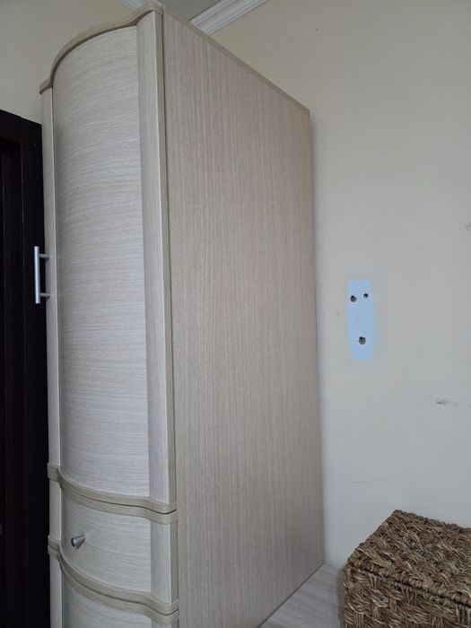 Шкаф пенал с полками