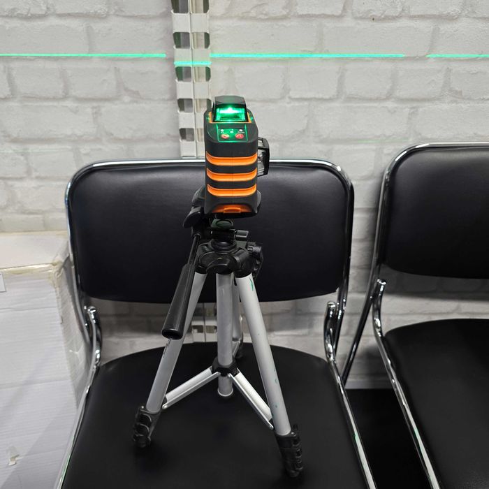 Лазерен нивелир NEO Tools 75-108 с телескопичен статив Einhell