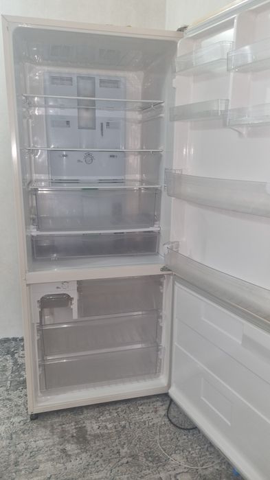 Срочно продам холодильник 651 л