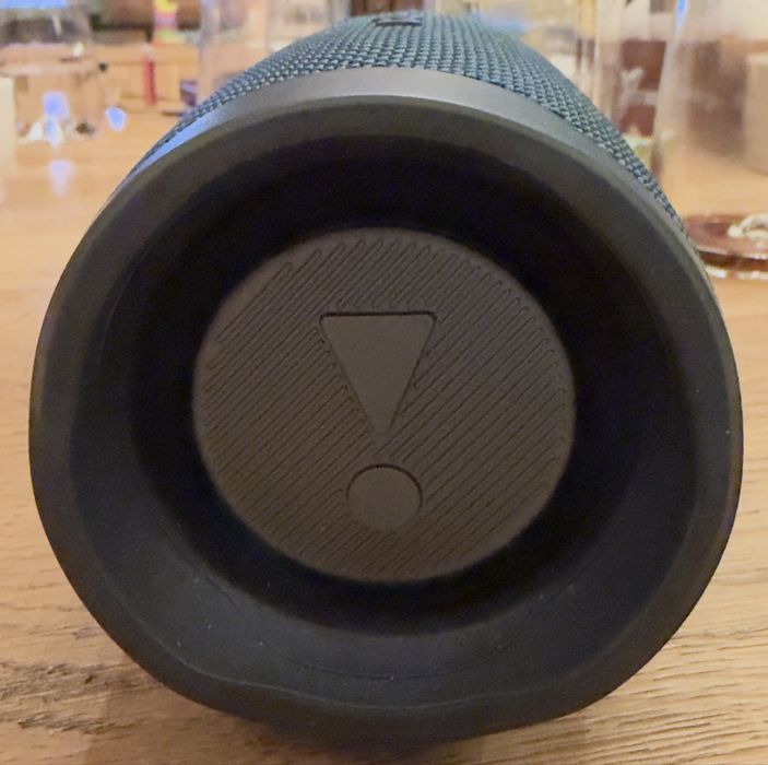 JBL Charge 4, много запазена