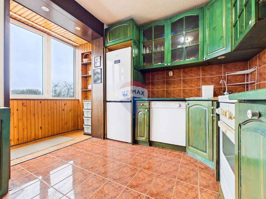 Продава се Двустаен апартамент в Варна, Левски - 77 кв.м за 1057 €/кв.м - Снимка #2