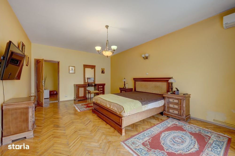 Fundeni, imobil S+P+1, 350mp utili, piscina,  2 garaje, 1.576mp teren!
