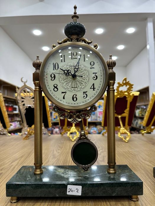 Vintage uslubidagi stol soati
Mazkur soat nafis va o'ziga xos dizaynga