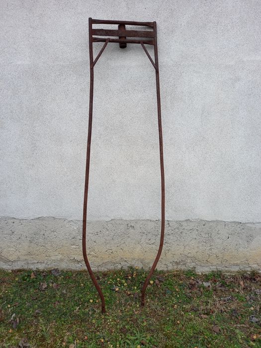 Рало за оран, теглилка за кон, коса...