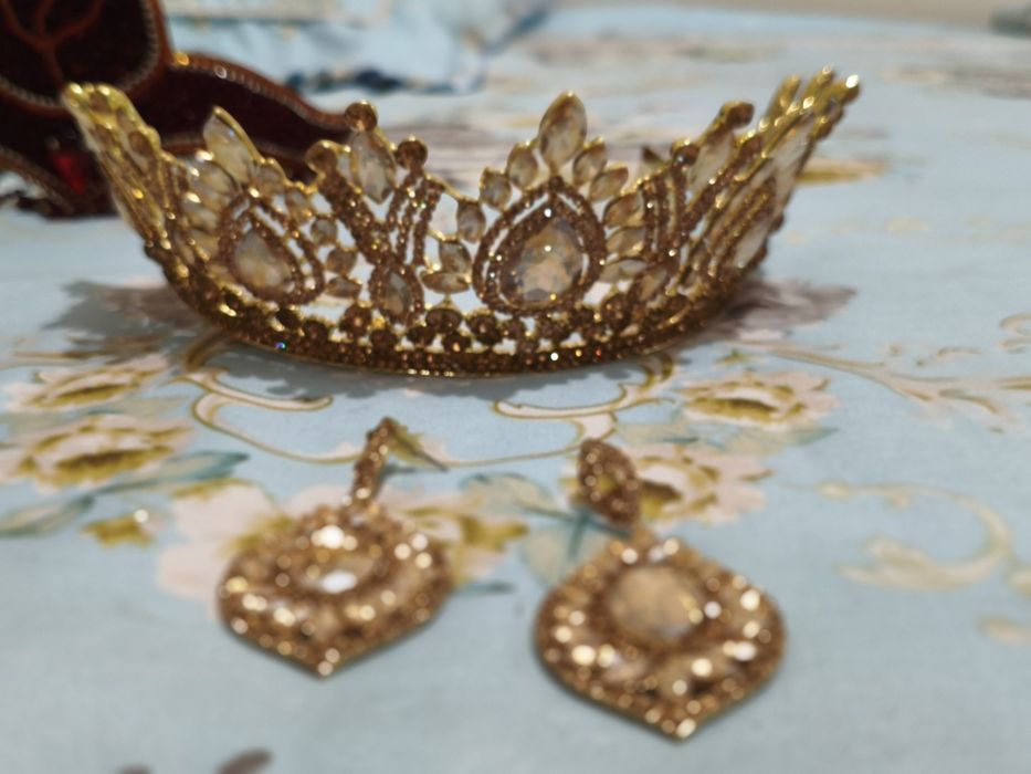 Sari kanplek karona anorli sirga uzuk boʻyniga taqadigani bn holat yax