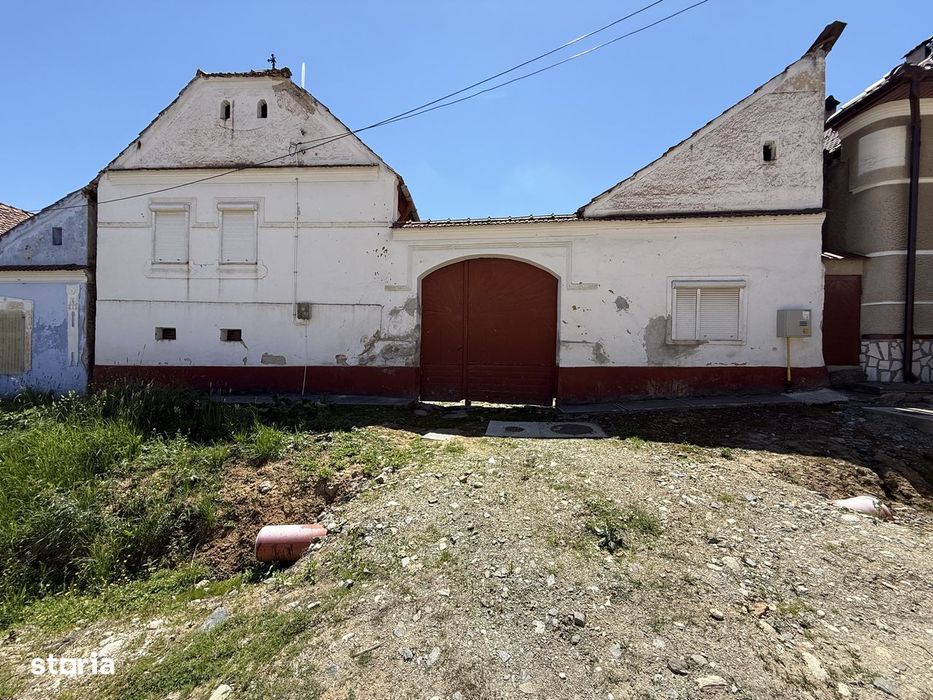 Casă cu curte și anexe în Poiana Sibiului