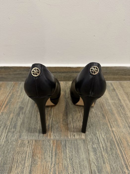 Обувки токчета GUESS 38