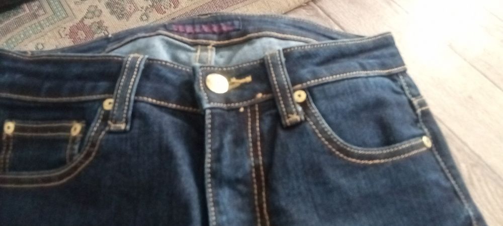 Джинсы для девушка