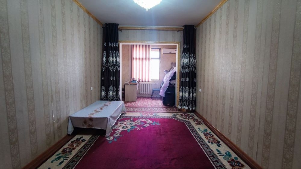 Bez makler Srochno 2 xonali Kvartira sotiladi.