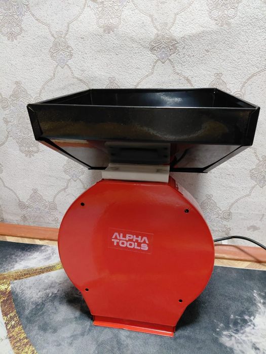 Продам зернодробилку новую