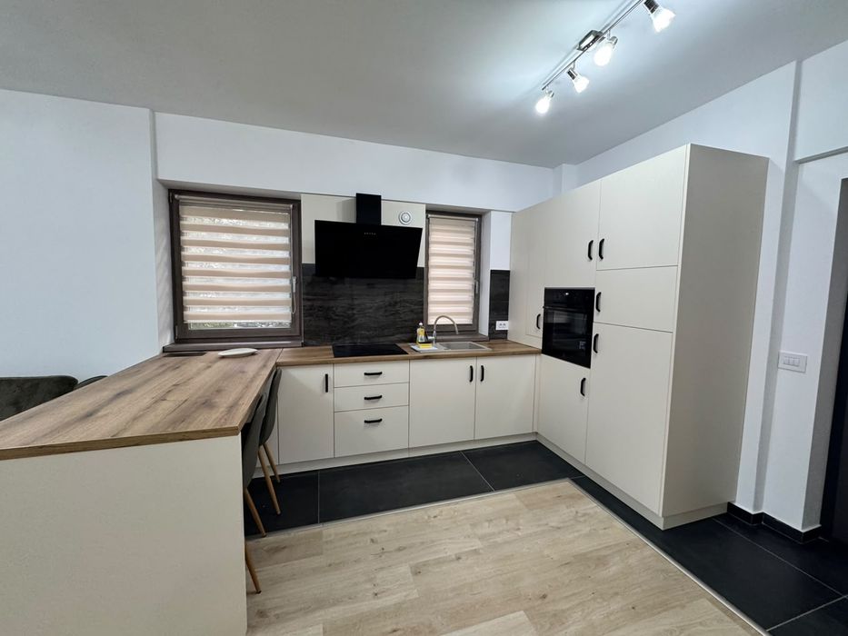 Vind apartament 2camere et.1 bloc nou complex rezidențial Win +parcare privata