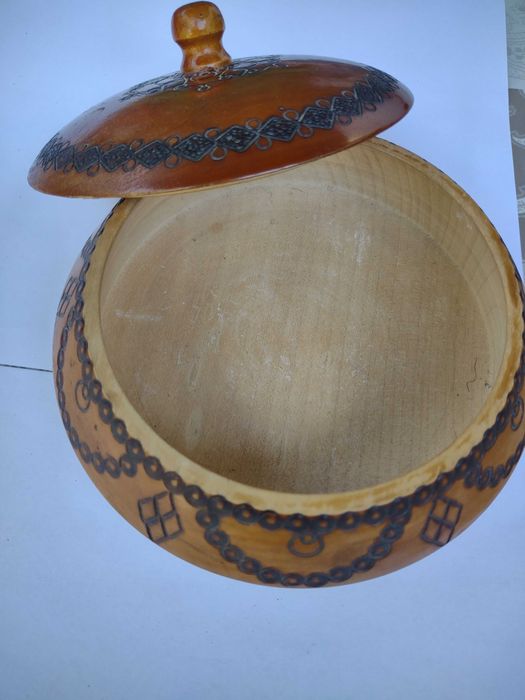 Decorațiuni din Comunism din lemn