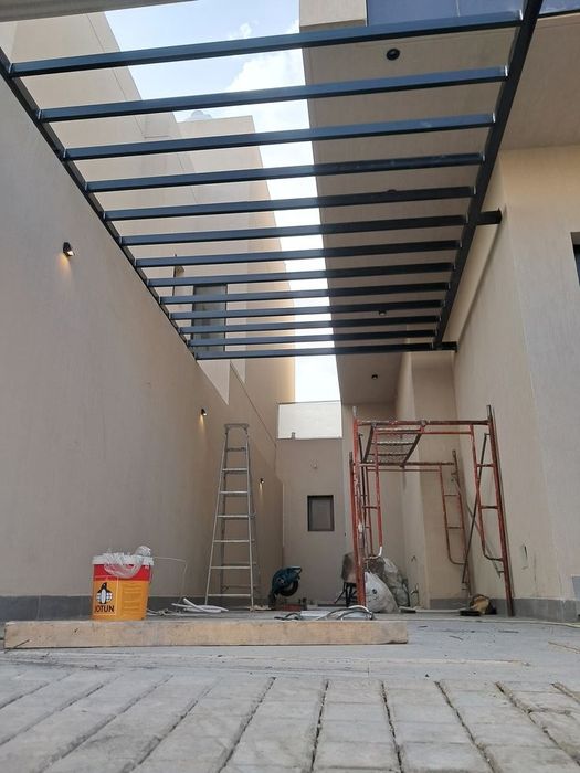 AIF METALL construction — премиальные навесы и козырьки из металла.
Эс