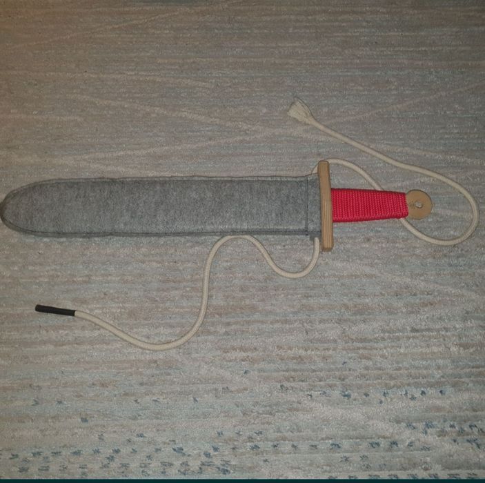 Игрушечное деревянное оружие