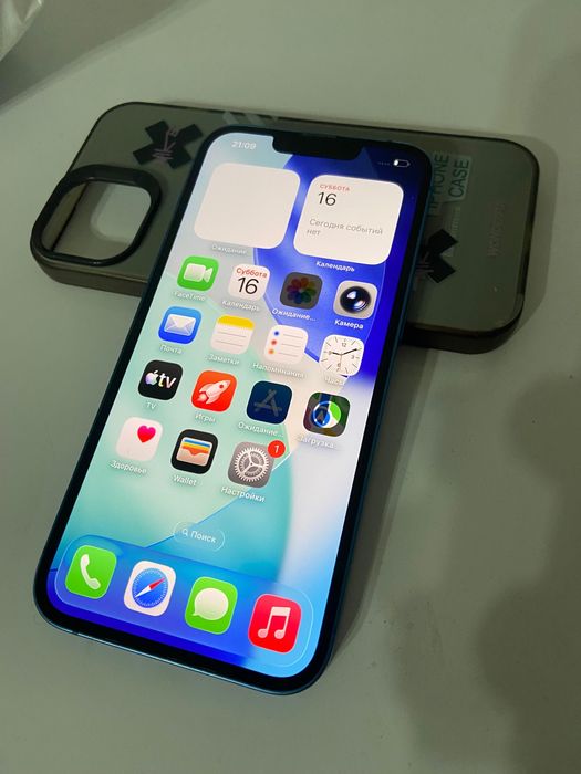Продам iPhone 13.