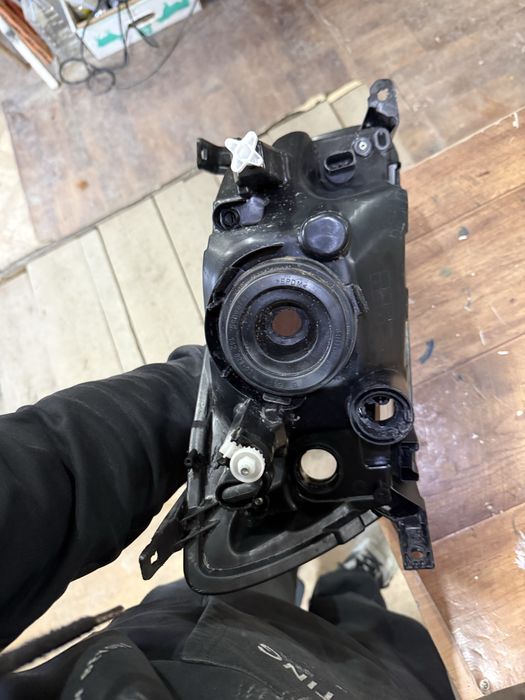 Фара гранта левая