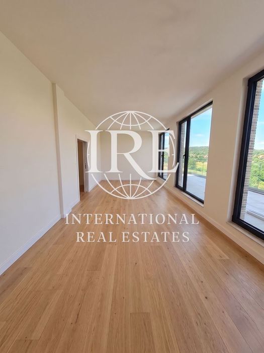 Продава се Четиристаен апартамент в к.к. Св.Св. Константин и Елена - 152 кв.м за 2974 €/кв.м - Снимка #2