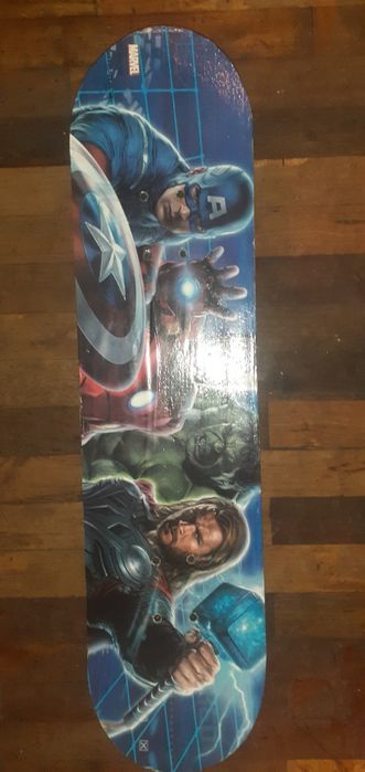 Продаёться скеит новый.длинна доски 78 см,ширина 20см.