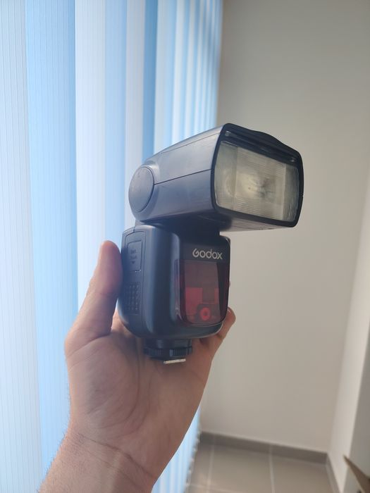 Продавам светкавица Godox V850 II (Speedlite