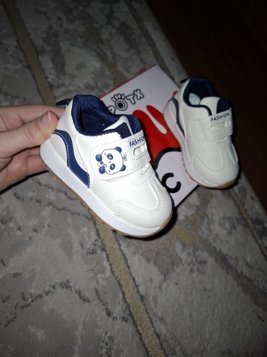 Кроссовки для детей